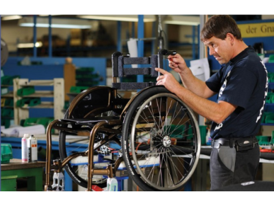 Conserto de cadeira de rodas e banho